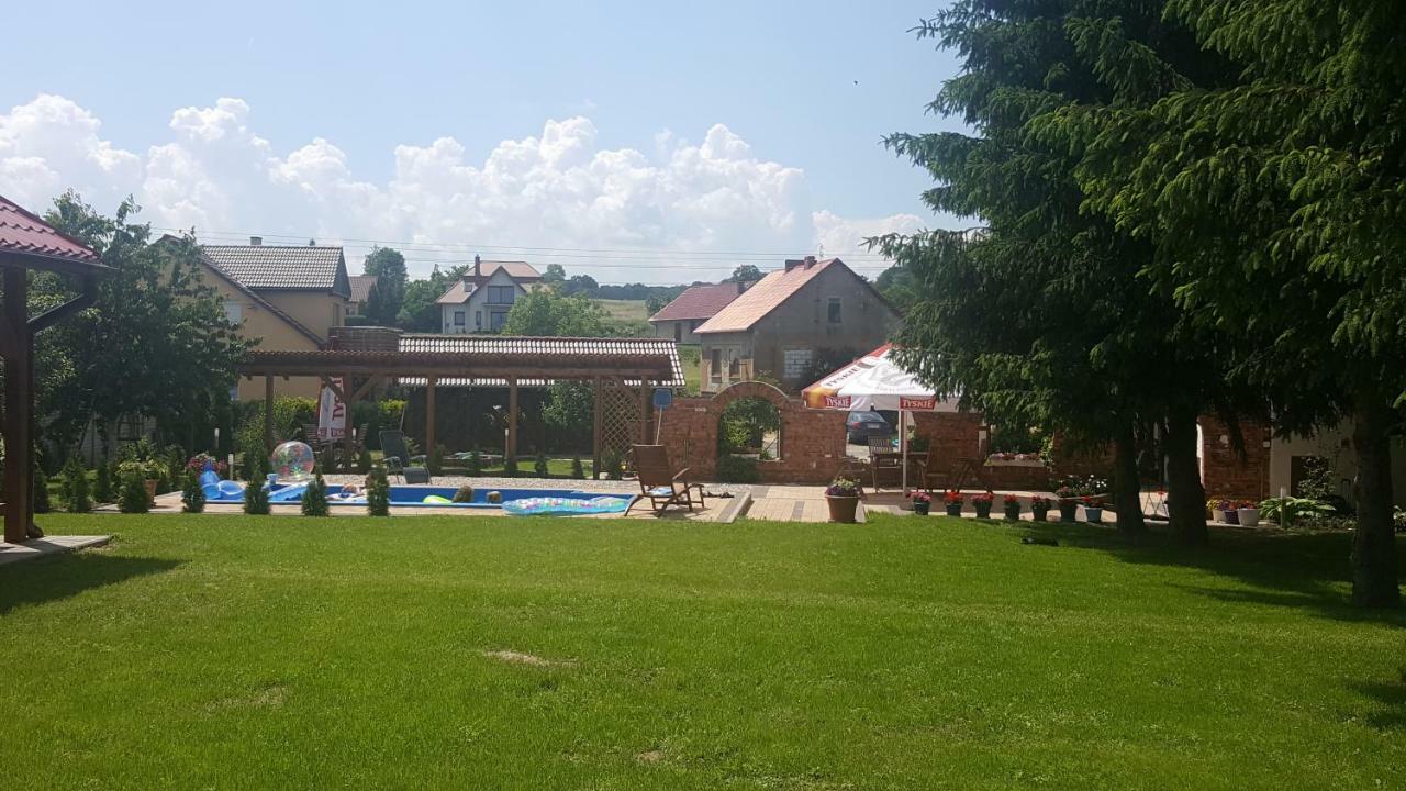 Cudowny Zakatek Z Ogrodem I Basenem Apartamento Bukwica  Exterior foto