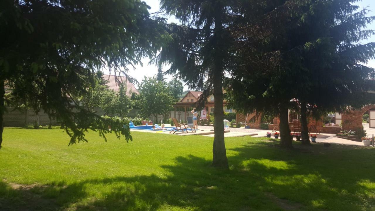 Cudowny Zakatek Z Ogrodem I Basenem Apartamento Bukwica  Exterior foto